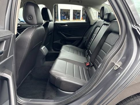 Used 2024 Volkswagen Jetta SE FWD image 13