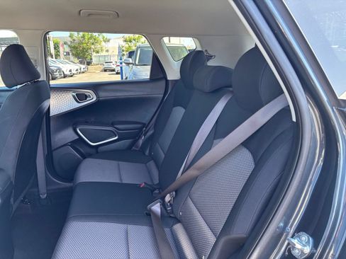 Used 2025 Kia Soul LX w/ LX Technology Package FWD image 25