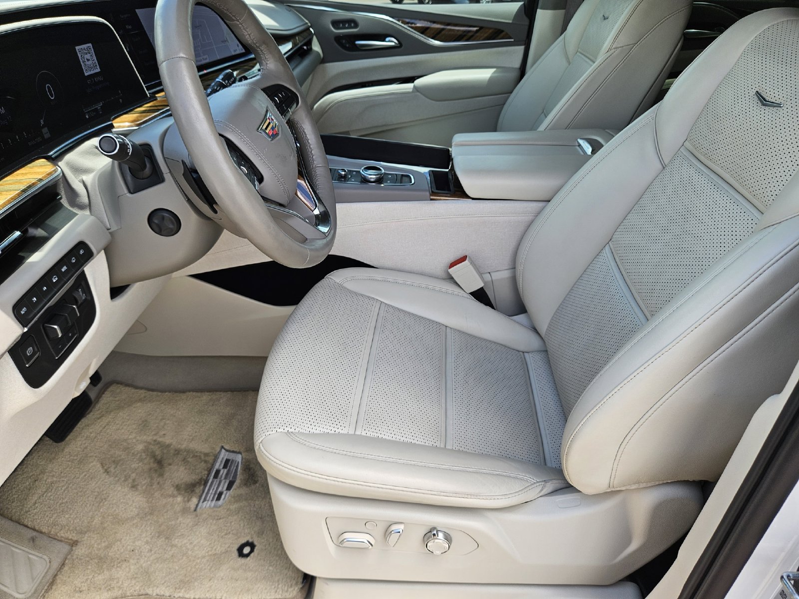 Used 2022 Cadillac Escalade Premium Luxury Platinum AWD/4WD image 13