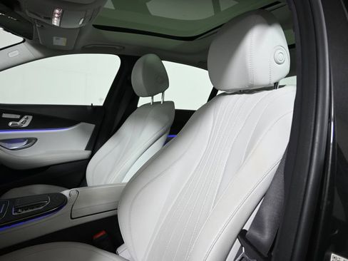 Used 2021 Mercedes-Benz E 350 4MATIC Sedan image 5