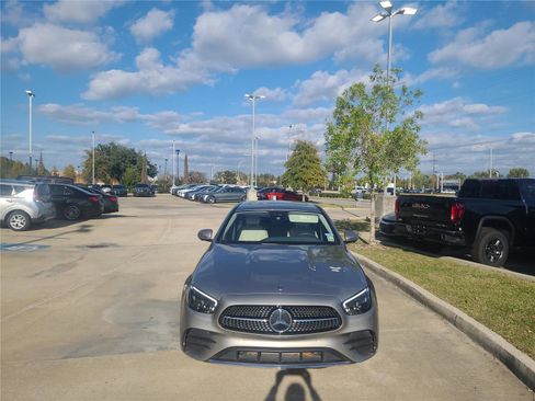Used 2022 Mercedes-Benz E 450 4MATIC Sedan image 3