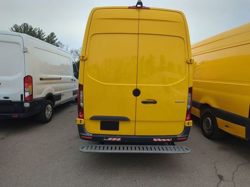Used 2021 Mercedes-Benz Sprinter 2500 image 3