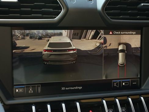 Used 2019 Lamborghini Urus Base image 19