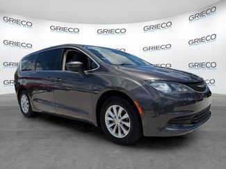 Used 2017 Chrysler Pacifica Touring w/ Tire & Wheel Group FWD video 1