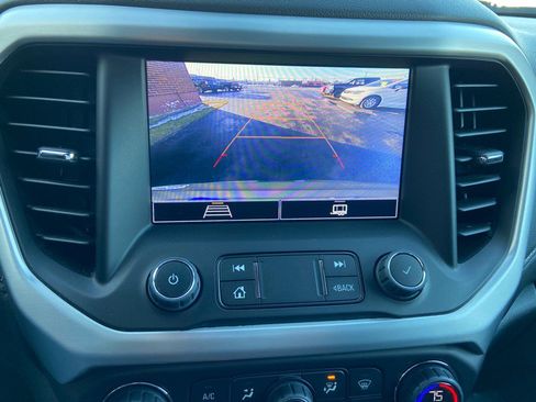 Used 2022 GMC Acadia SLE w/ Driver Convenience Package image 3