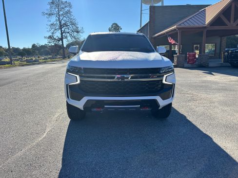 Used 2022 Chevrolet Suburban Z71 w/ Luxury Package image 2