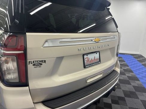 Used 2021 Chevrolet Suburban Premier w/ Premium Package AWD/4WD image 8