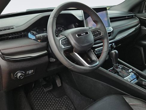 Used 2025 Jeep Compass Trailhawk AWD/4WD image 33