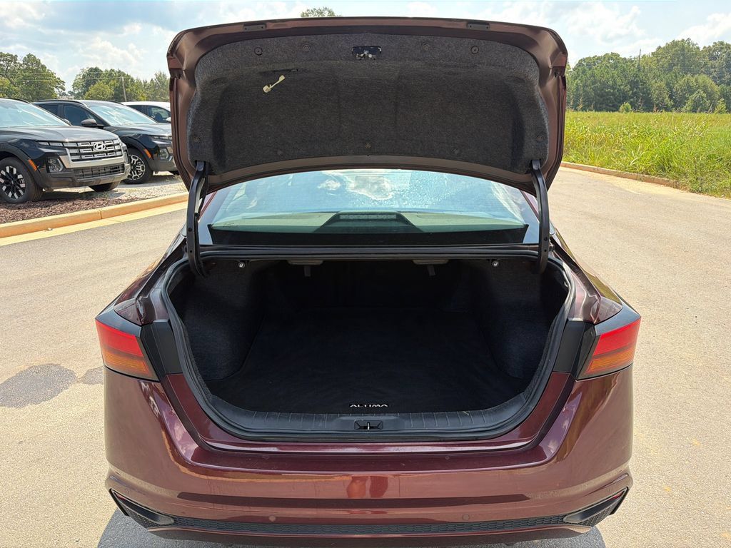 Used 2024 Nissan Altima 2.5 SV FWD image 18