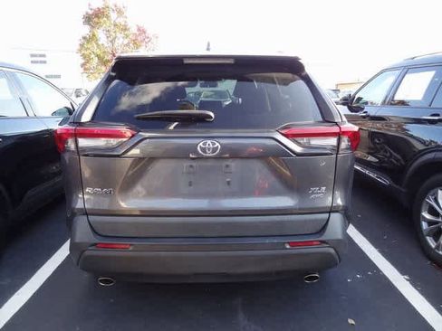 Used 2022 Toyota RAV4 XLE image 5
