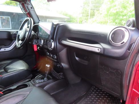 Used 2013 Jeep Wrangler Unlimited Rubicon w/ Dual Top Group AWD/4WD image 46
