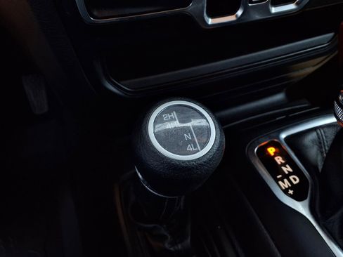 Used 2023 Jeep Gladiator Sport AWD/4WD image 16