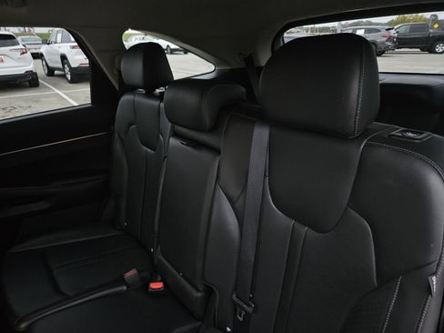 Used 2024 Kia Sorento S image 27