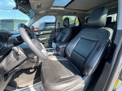 Used 2023 Ford Explorer XLT w/ Equipment Group 202A AWD/4WD image 13