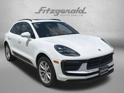 Used 2025 Porsche Macan AWD/4WD image 1