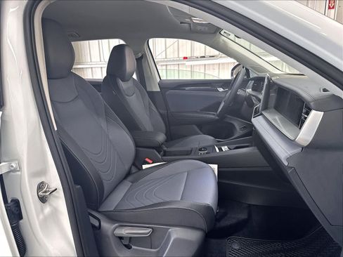 New 2026 Volkswagen Tiguan SE AWD/4WD image 10