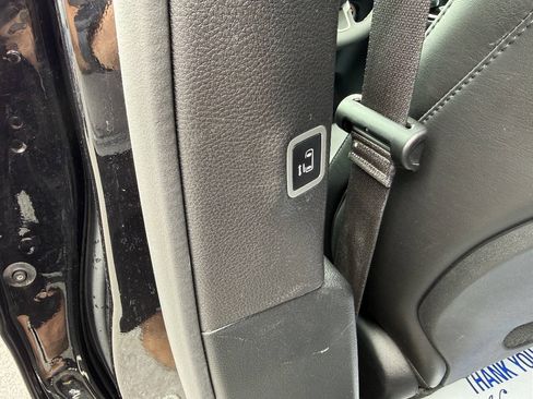 Used 2025 Chrysler Pacifica Select FWD image 20