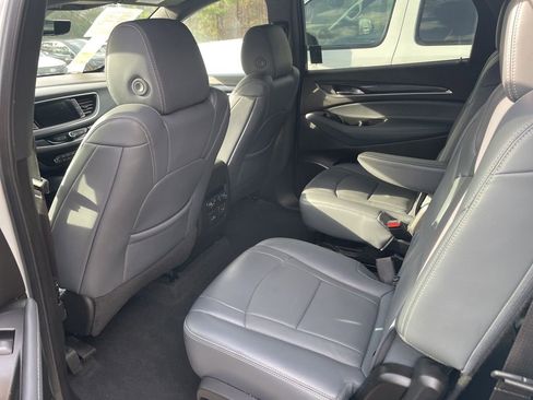 Used 2024 Buick Enclave Premium image 8