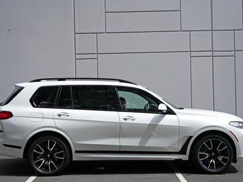 Used 2022 BMW X7 xDrive40i w/ M Sport Package AWD/4WD image 55