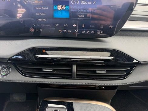 Used 2025 Buick Enclave Avenir w/ LPO, All-Weather Package FWD image 19