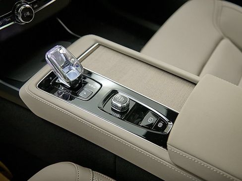 New 2026 Volvo XC90 B6 Plus w/ Protection Package AWD/4WD image 15
