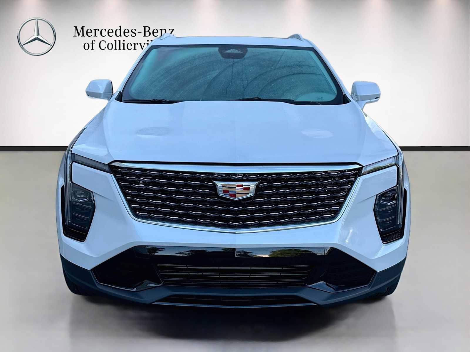 Used 2024 Cadillac XT4 Premium Luxury w/ Cold Weather Package FWD image 2