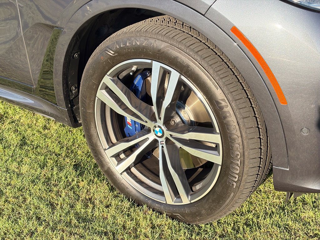 Used 2021 BMW X7 M50i w/ Dynamic Handling Package AWD/4WD image 11