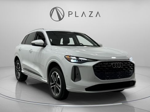 Certified 2025 Audi Q5 Premium w/ Convenience Package image 6