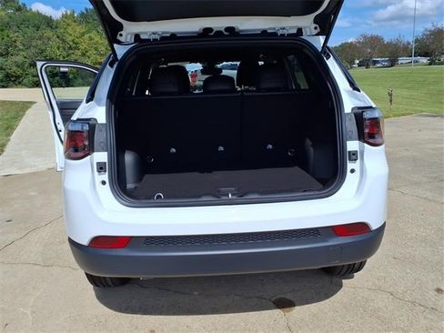 New 2026 Jeep Compass Latitude image 17