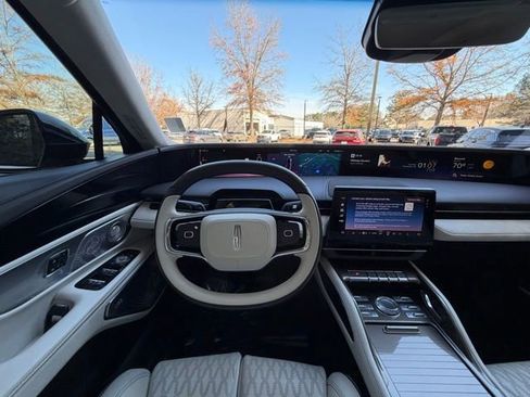 Certified 2024 Lincoln Nautilus Black Label image 8