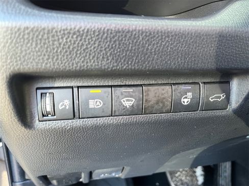 Used 2021 Toyota RAV4 XLE Premium image 21