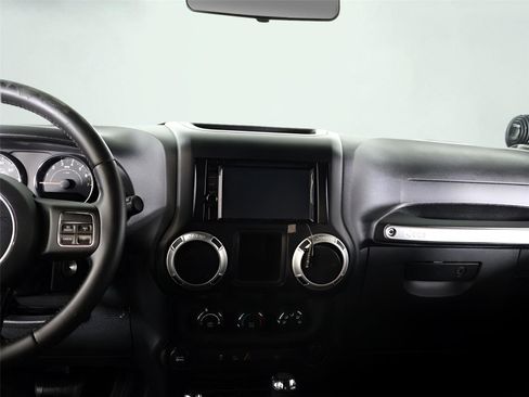 Used 2015 Jeep Wrangler Rubicon image 26