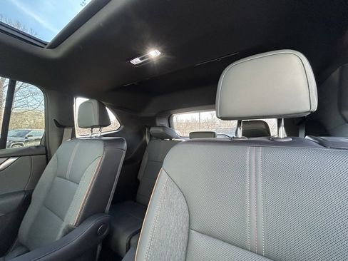 Used 2025 GMC Acadia AT4 w/ Luxury Package image 24