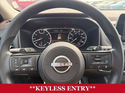 Used 2023 Nissan Rogue SV FWD image 11