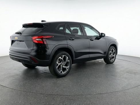 Used 2025 Chevrolet Trax LT image 9