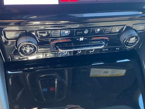 New 2025 Jeep Grand Cherokee L Limited w/ Luxury Tech Group II image 24