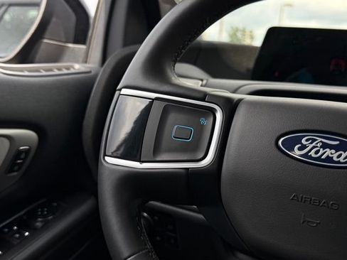 Certified 2025 Ford Expedition Active AWD/4WD image 9