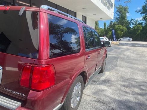 Used 2004 Lincoln Navigator Luxury RWD image 4