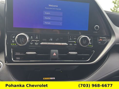 Used 2023 Toyota Highlander Platinum AWD/4WD image 16