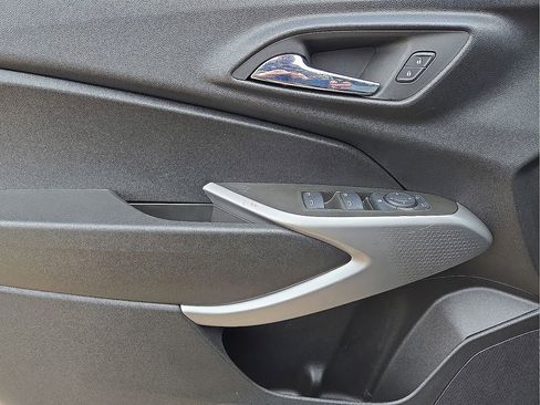 Used 2024 Chevrolet Trax RS w/ Driver Confidence Package image 21