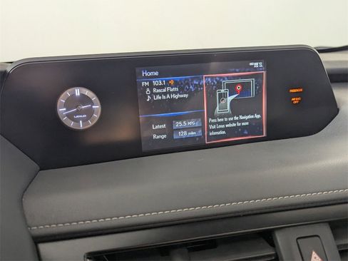 Used 2022 Lexus UX 200 image 22