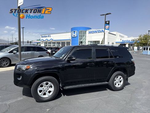 Used 2020 Toyota 4Runner SR5 Premium w/ Moonroof Package AWD/4WD image 1