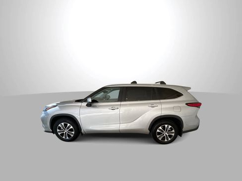 Used 2023 Toyota Highlander XLE image 5