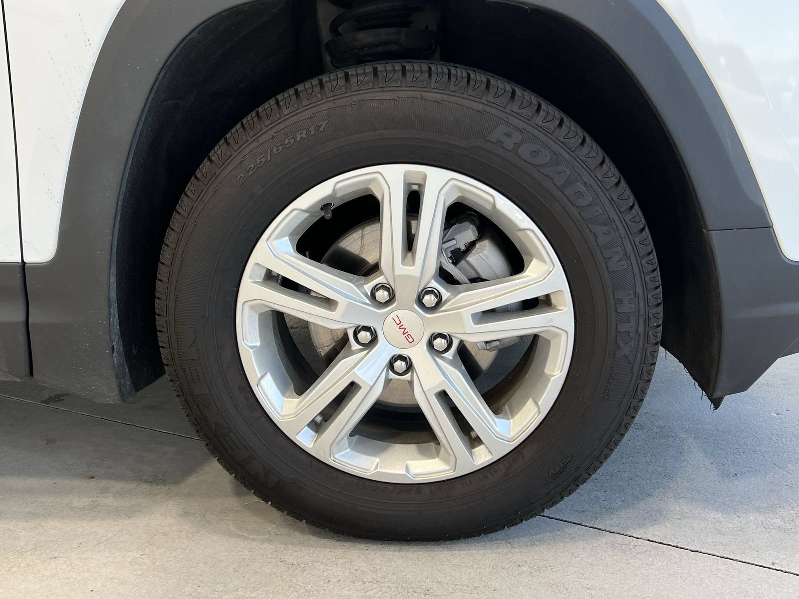 Used 2024 GMC Terrain SLE AWD/4WD image 10