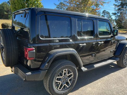 New 2026 Jeep Wrangler Unlimited Sahara AWD/4WD image 8