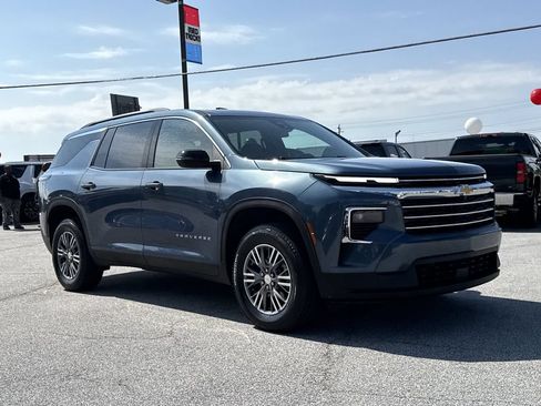 Used 2025 Chevrolet Traverse LT FWD image 27