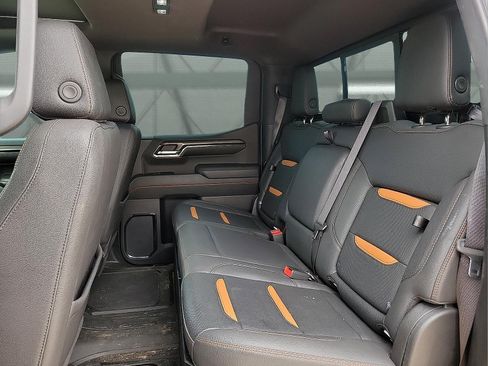 Used 2023 GMC Sierra 1500 AT4 w/ AT4 Premium Package AWD/4WD image 8