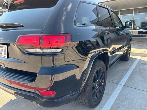 Used 2022 Jeep Grand Cherokee Laredo X RWD image 37