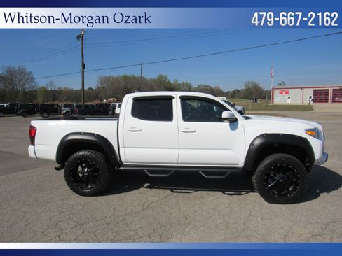 Used 2022 Toyota Tacoma SR AWD/4WD image 18