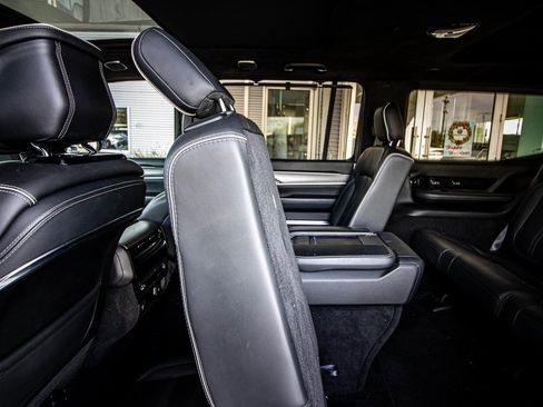 Used 2022 Jeep Grand Wagoneer Series II image 41